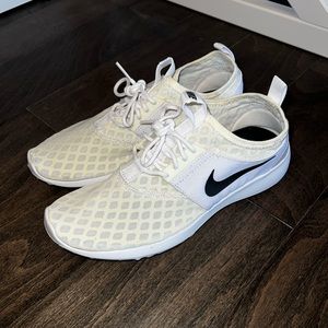 Women’s Nike Sneakers Size 8.5